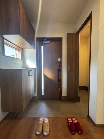 近江八幡市安土町下豊浦の中古一戸建【玄関】