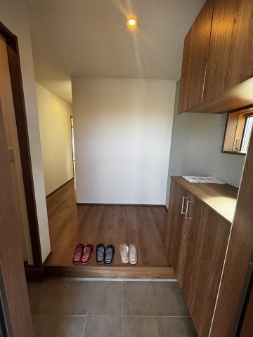 近江八幡市安土町下豊浦の中古一戸建【玄関】