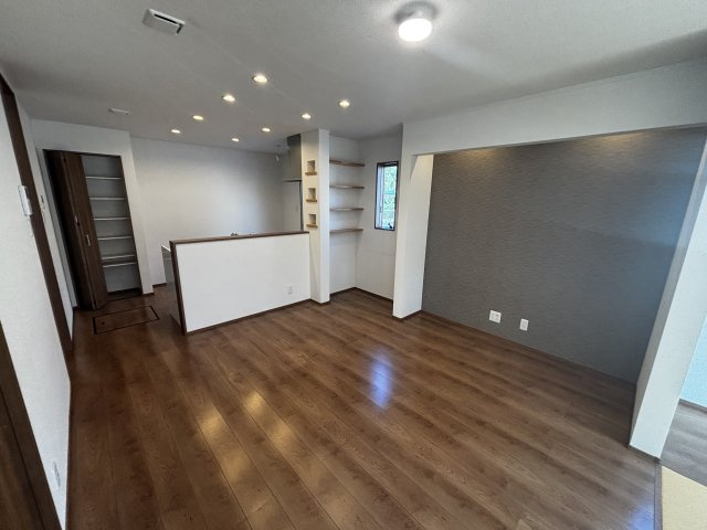 近江八幡市安土町下豊浦の中古一戸建【居間・リビング】