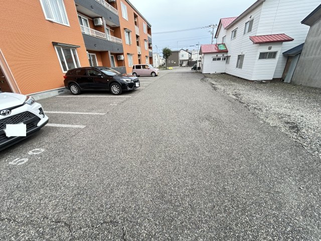 ＯＷＬ（アウル）Ⅱ【駐車場】