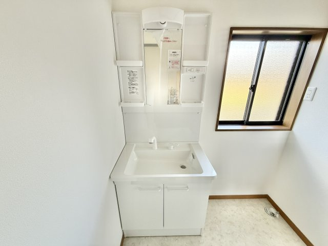 笛吹市一宮町竹原田　中古戸建【独立洗面台】