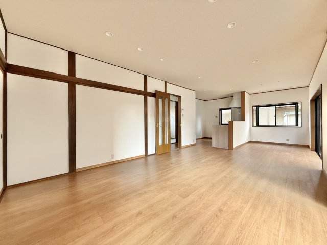 笛吹市一宮町竹原田　中古戸建【居間・リビング】