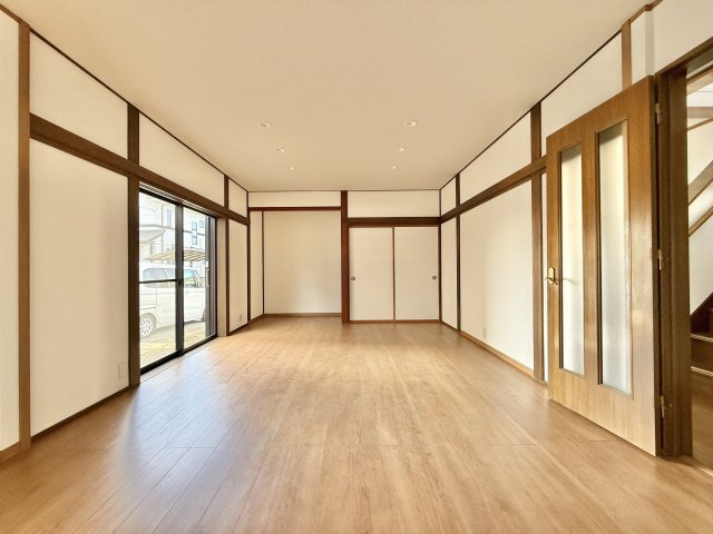 笛吹市一宮町竹原田　中古戸建【居間・リビング】