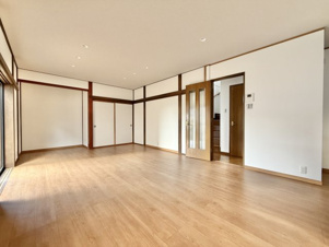 笛吹市一宮町竹原田　中古戸建【居間・リビング】