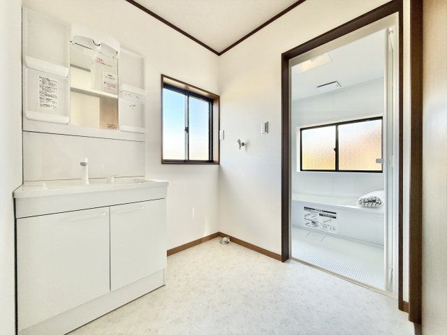 笛吹市一宮町竹原田　中古戸建【独立洗面台】