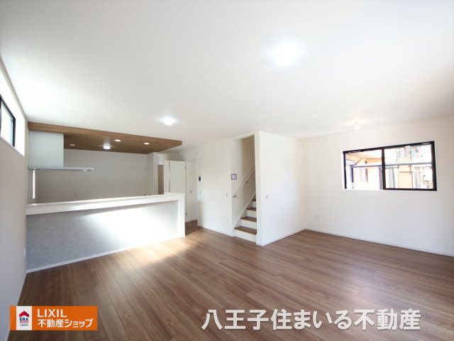 八王子市上柚木691-3 新築【仲介手数料無料】【居間・リビング】施工例 ※家具はCGです。