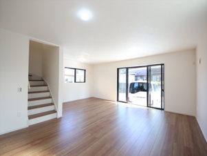 八王子市上柚木691-3 新築【仲介手数料無料】【前面道路含む現地写真】幅員4mの前面道路。