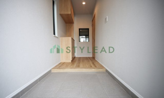 横浜市神奈川区三ツ沢中町の新築一戸建【玄関】