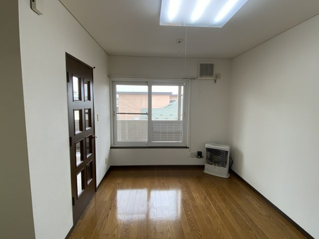 オエステ【居間・リビング】