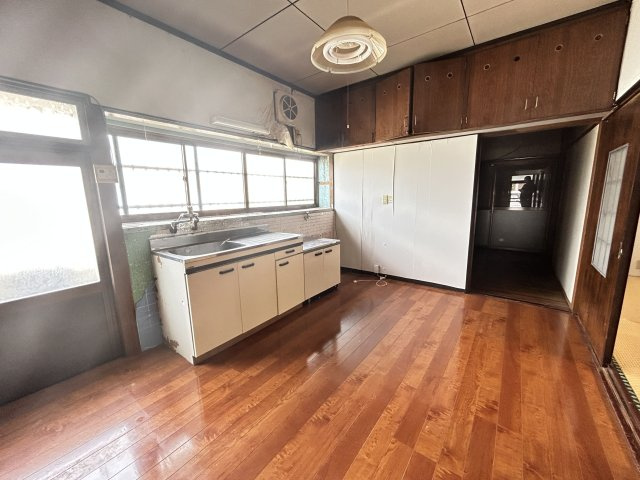 船津町売家【キッチン】窓が多く、光が入るキッチンです！！