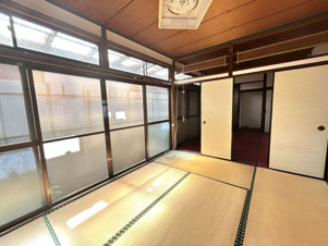 船津町売家【和室】窓が多くひかりが沢山はいる南向きの和室です！