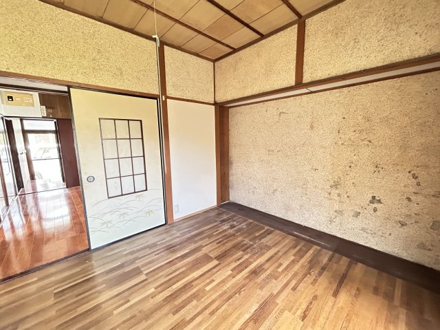 船津町売家【洋室】4.5帖の洋室の写真です！