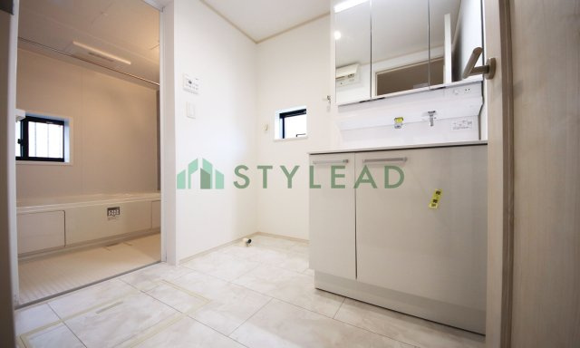 横浜市港北区小机町の新築一戸建【独立洗面台】