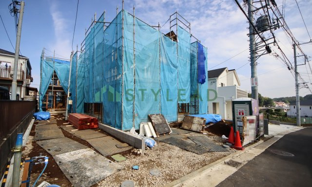 横浜市保土ケ谷区上菅田町の新築一戸建【前面道路含む現地写真】