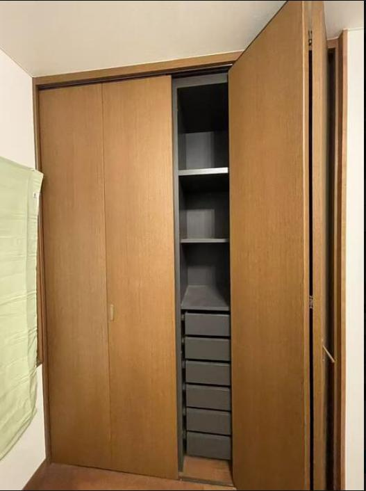 甲府市横根町　売店舗付き住宅【収納】