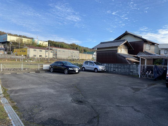 サニーハウス【駐車場】