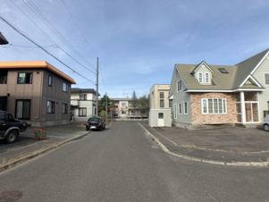 【商談中】文苑1丁目34-13売家【前面道路含む現地写真】住み心地の良い閑静な住宅街となっております！