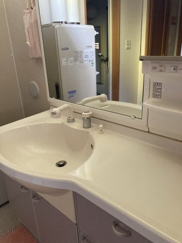 【商談中】文苑1丁目34-13売家【洗面所】朝シャンも可能です♪嬉しいシャワー付洗面台は必需品ですよね♪