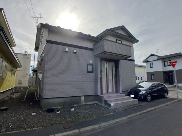 【商談中】文苑1丁目34-13売家【外観】文苑1丁目角地に5LDKの登場です。