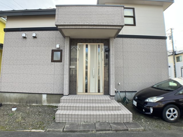 【商談中】文苑1丁目34-13売家【エントランス】すっきりとしたスタイリッシュなエントランス♪