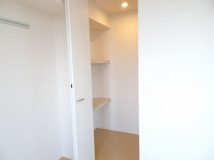 パークドオートム Ｂ【収納】ウォークインクローゼット付いています。たっぷり収納できますよ。