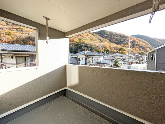 広々したバルコニーは洗濯干しに助かります