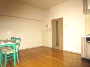 下呂市少ケ野の中古マンション【居間・リビング】