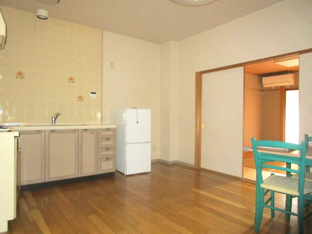 下呂市少ケ野の中古マンション【居間・リビング】