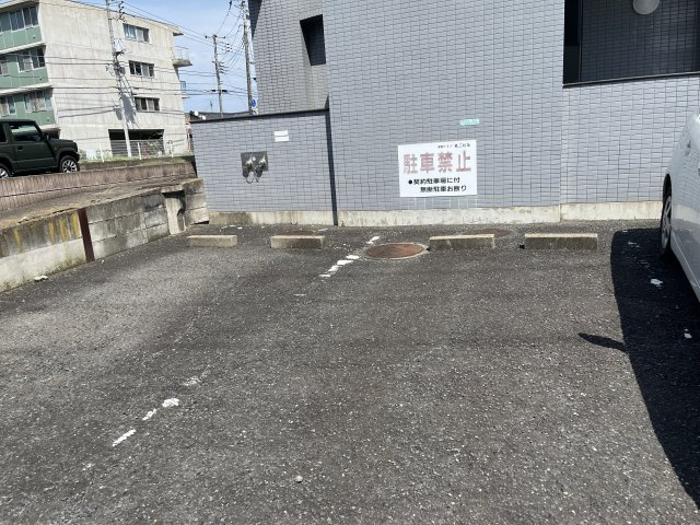 栄町丸二ビル【駐車場】