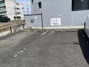 栄町丸二ビル【駐車場】