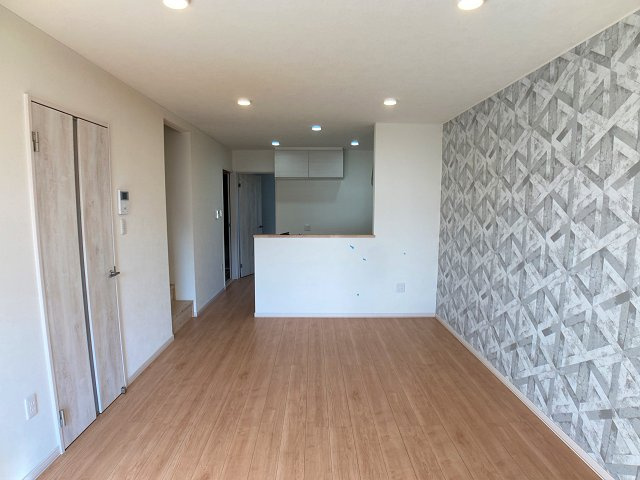 ＴＯＷＮ東小学校前【居間・リビング】