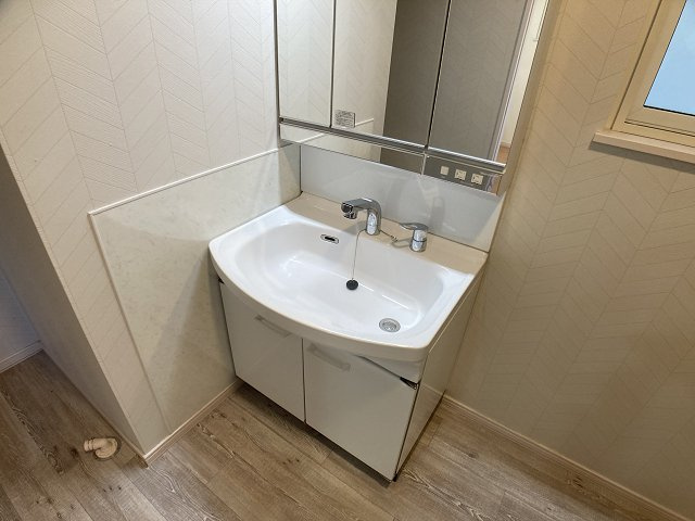 ＴＯＷＮ東小学校前【洗面所】