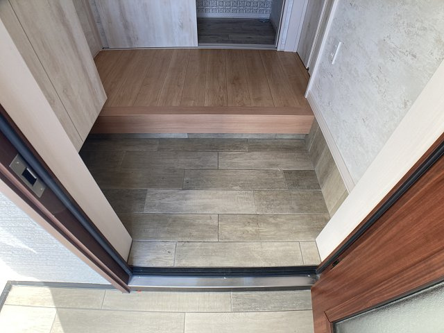 ＴＯＷＮ東小学校前【玄関】