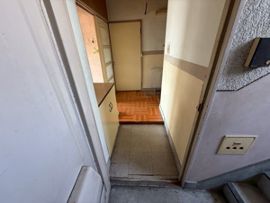 甲府市塩部4丁目　一棟売マンション【玄関】居住用