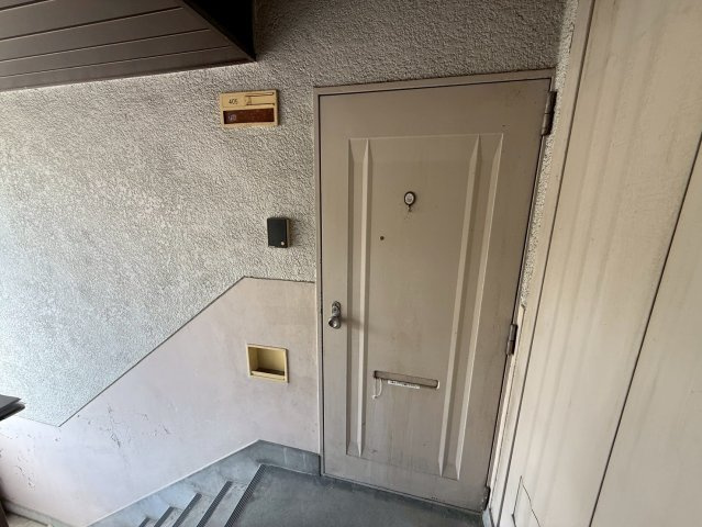 甲府市塩部4丁目　一棟売マンション【玄関】