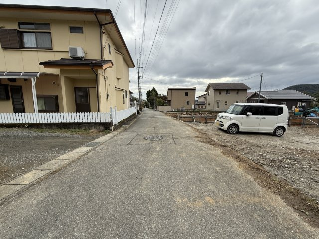 甲府市西田町5区画分譲地【前面道路含む現地写真】
