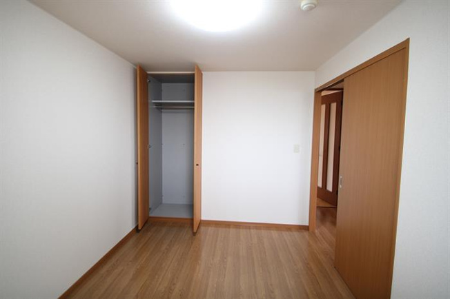 各部屋に収納付き！
