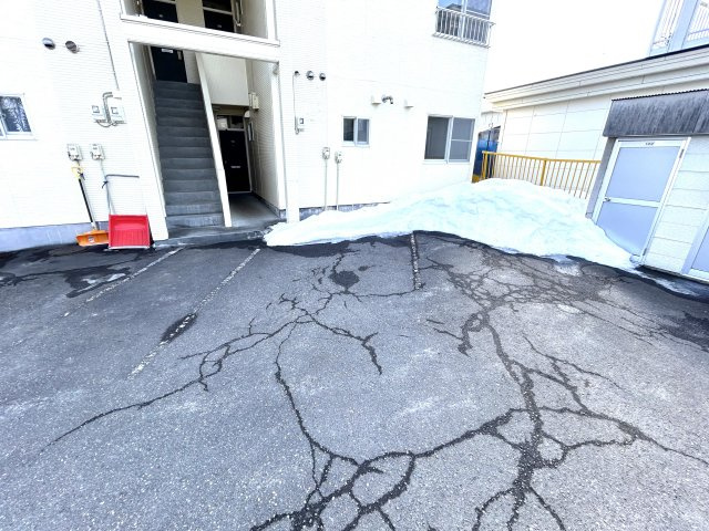 カームハイツＢ【駐車場】