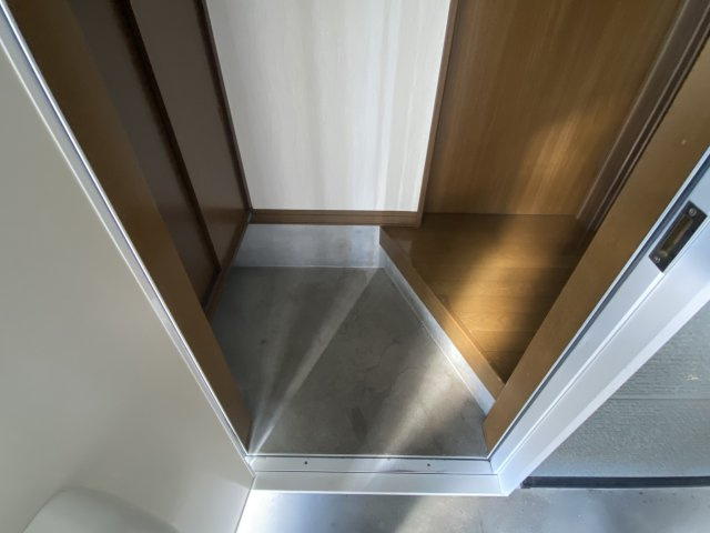 ハウスオブローズ３【玄関】