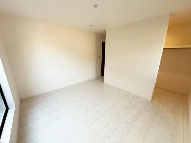 ウォークインクローゼットは増えていく洋服や趣味の道具等、収納力が豊富で助かります