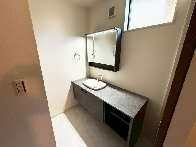 広々としているので身だしなみチェックにも最適です