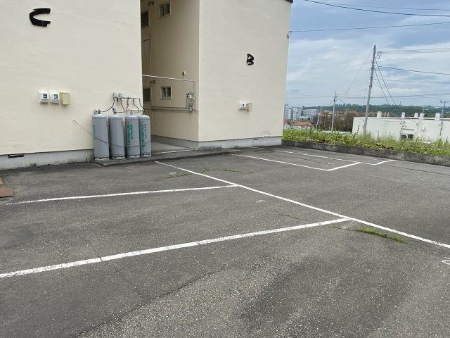 Ｍ・ＫハイツＣ【駐車場】