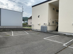 Ｍ・ＫハイツＢ【駐車場】