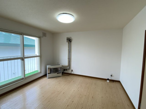 Ｍ・ＫハイツＢ【居間・リビング】