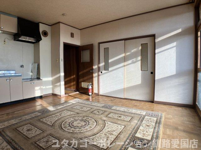 ◎収益物件◎まりもハイツ【居間・リビング】こちらの間取はリビング9.5帖★