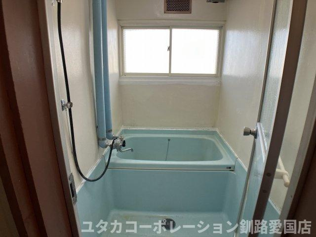 ◎収益物件◎まりもハイツ【浴室】お風呂は窓付で換気がしやすくて良いですね☆