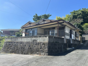 天道町売家【外観】東側は約8mの道路に面し、陽当たり良好です。