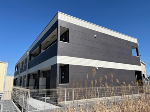 イーストブルー【エントランス】外観写真（昼）