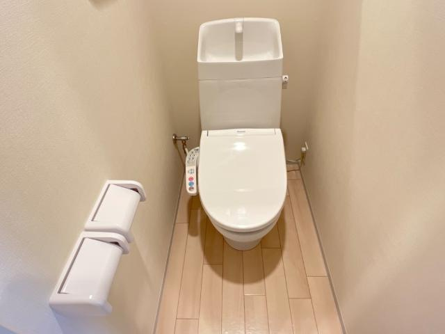 イーストブルー【トイレ】シャワー付トイレ