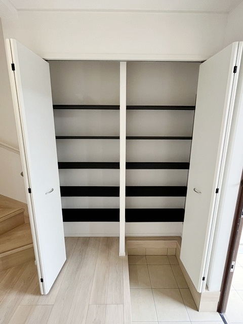 可児市平貝戸第3（全4棟）【収納】玄関